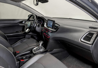 Подержанный автомобиль Kia Ceed Hatchback 2019 года (11 фото)