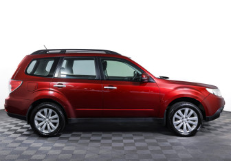 Подержанный автомобиль Subaru Forester Suv 2011 года (4 фото)