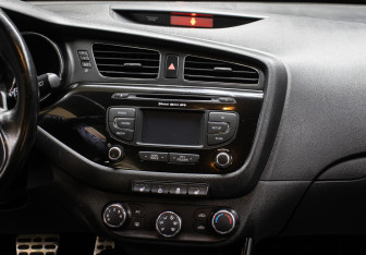 Подержанный автомобиль Kia Ceed Hatchback 2014 года (15 фото)