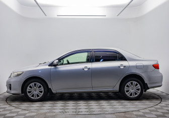 Подержанный автомобиль Toyota Corolla Sedan 2011 года (2 фото)