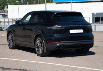 Подержанный автомобиль Porsche Cayenne 2020 года (7 фото)