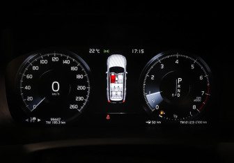 Подержанный автомобиль Volvo XC90 2021 года (15 фото)