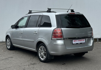 Подержанный автомобиль Opel Zafira Compactvan 2007 года (7 фото)