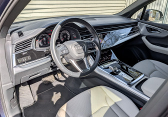 Подержанный автомобиль Audi Q7 2023 года (16 фото)