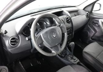 Подержанный автомобиль Renault Duster 2016 года (9 фото)