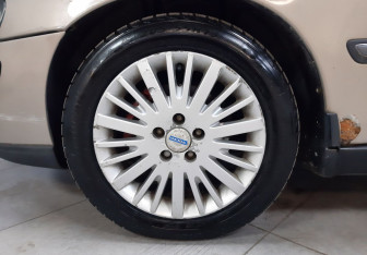 Подержанный автомобиль Volvo S60 2001 года (9 фото)