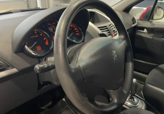 Подержанный автомобиль Peugeot 207 Hatchback 2008 года (12 фото)