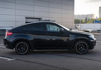Подержанный автомобиль BMW X6 2013 года (4 фото)