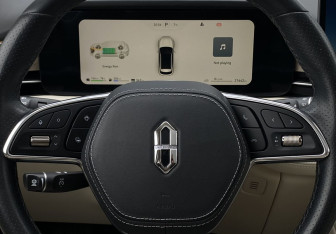 Подержанный автомобиль AITO M5 2023 года (16 фото)