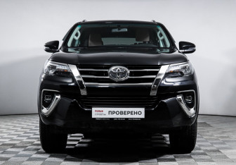 Подержанный автомобиль Toyota Fortuner 2017 года (2 фото)