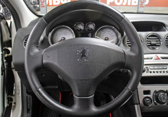Подержанный автомобиль Peugeot 308 Hatchback 2008 года (17 фото)