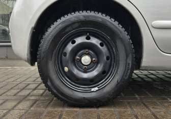 Подержанный автомобиль Nissan Micra Hatchback 2010 года (13 фото)