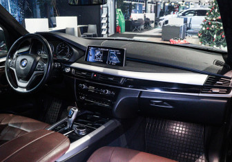 Подержанный автомобиль BMW X5 2017 года (7 фото)