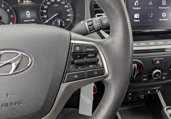 Подержанный автомобиль Hyundai Solaris Sedan 2021 года (26 фото)