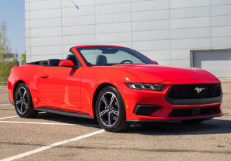 Подержанный автомобиль Ford Mustang Convertible 2024 года (26 фото)