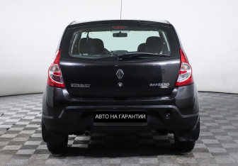 Подержанный автомобиль Renault Sandero 2013 года (4 фото)