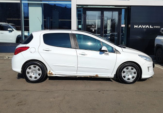 Подержанный автомобиль Peugeot 308 Hatchback 2008 года (4 фото)