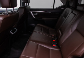 Подержанный автомобиль Toyota Fortuner 2018 года (11 фото)