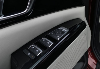 Подержанный автомобиль Kia Carnival 2021 года (21 фото)