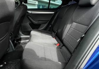 Подержанный автомобиль Skoda Octavia Liftback 2015 года (10 фото)