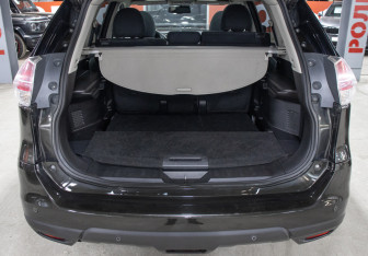 Подержанный автомобиль Nissan X-Trail 2016 года (10 фото)