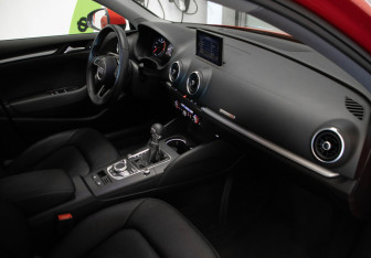 Подержанный автомобиль Audi A3 Sedan 2017 года (29 фото)