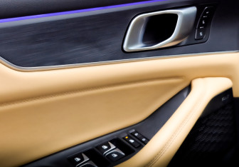 Подержанный автомобиль Changan UNI-K 2023 года (22 фото)