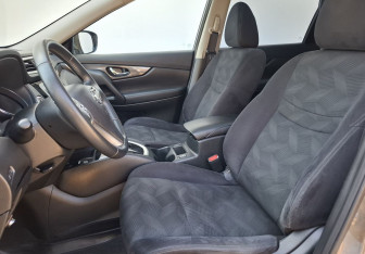 Подержанный автомобиль Nissan X-Trail 2015 года (10 фото)