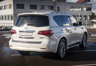 Подержанный автомобиль Infiniti QX80 2017 года (5 фото)