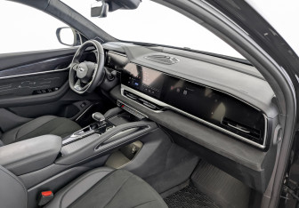 Подержанный автомобиль Geely Monjaro 2024 года (11 фото)