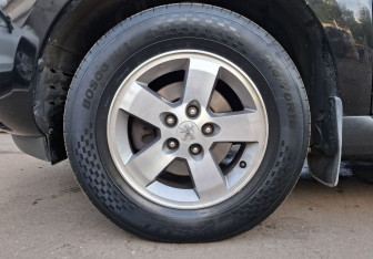 Подержанный автомобиль Peugeot 4007 2011 года (9 фото)
