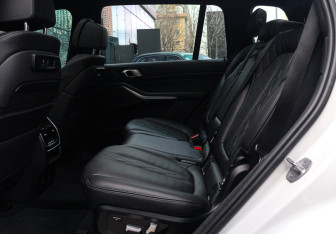 Подержанный автомобиль BMW X7 2019 года (10 фото)