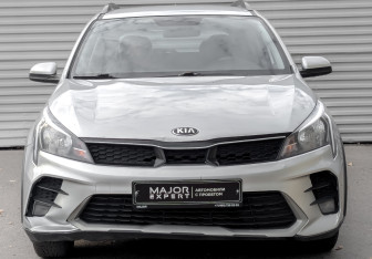 Подержанный автомобиль Kia Rio Hatchback 2021 года (2 фото)