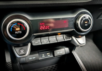 Подержанный автомобиль Kia Rio Hatchback 2019 года (26 фото)