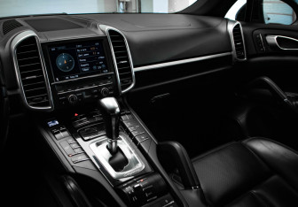 Подержанный автомобиль Porsche Cayenne 2011 года (21 фото)
