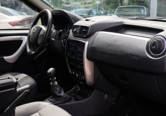 Подержанный автомобиль Nissan Terrano 2014 года (7 фото)