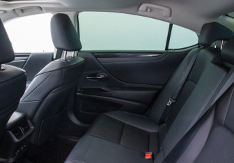 Подержанный автомобиль Lexus ES 2021 года (11 фото)