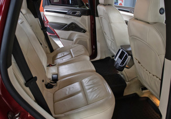 Подержанный автомобиль Porsche Cayenne 2013 года (12 фото)