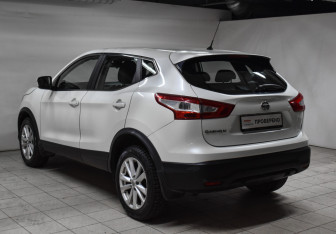 Подержанный автомобиль Nissan Qashqai 2016 года (7 фото)