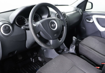 Подержанный автомобиль LADA (ВАЗ) Largus Wagon 2015 года (10 фото)