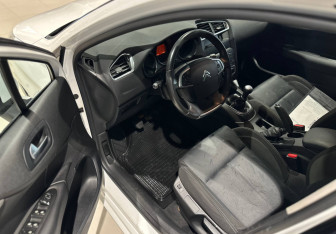 Подержанный автомобиль Citroen C4 Hatchback 2011 года (5 фото)