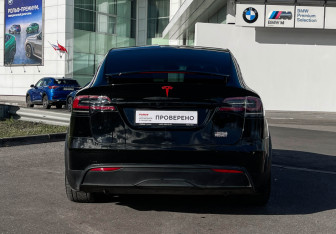 Подержанный автомобиль Tesla Model X 2023 года (6 фото)