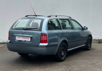 Подержанный автомобиль Skoda Octavia Wagon 2010 года (5 фото)