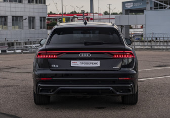 Подержанный автомобиль Audi Q8 2018 года (6 фото)