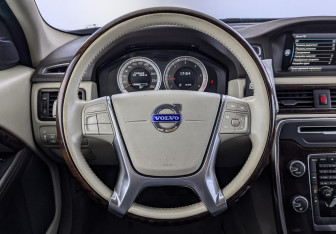 Подержанный автомобиль Volvo XC70 2011 года (22 фото)