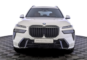 Подержанный автомобиль BMW X7 2023 года (2 фото)