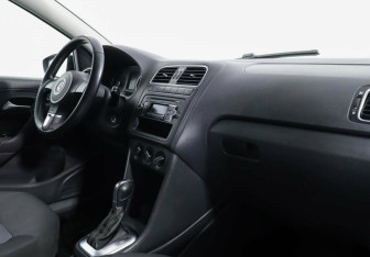 Подержанный автомобиль Volkswagen Polo Hatchback 2011 года (5 фото)