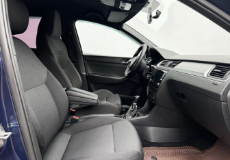Подержанный автомобиль Skoda Rapid Liftback 2016 года (10 фото)
