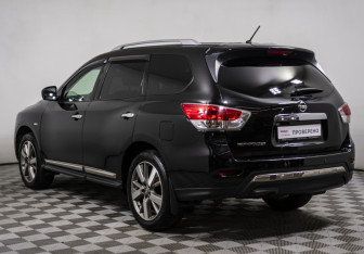 Подержанный автомобиль Nissan Pathfinder 2014 года (6 фото)