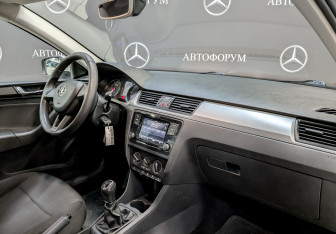 Подержанный автомобиль Skoda Rapid Liftback 2019 года (11 фото)